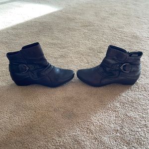 Chelsea Moreland size 10 women’s booties